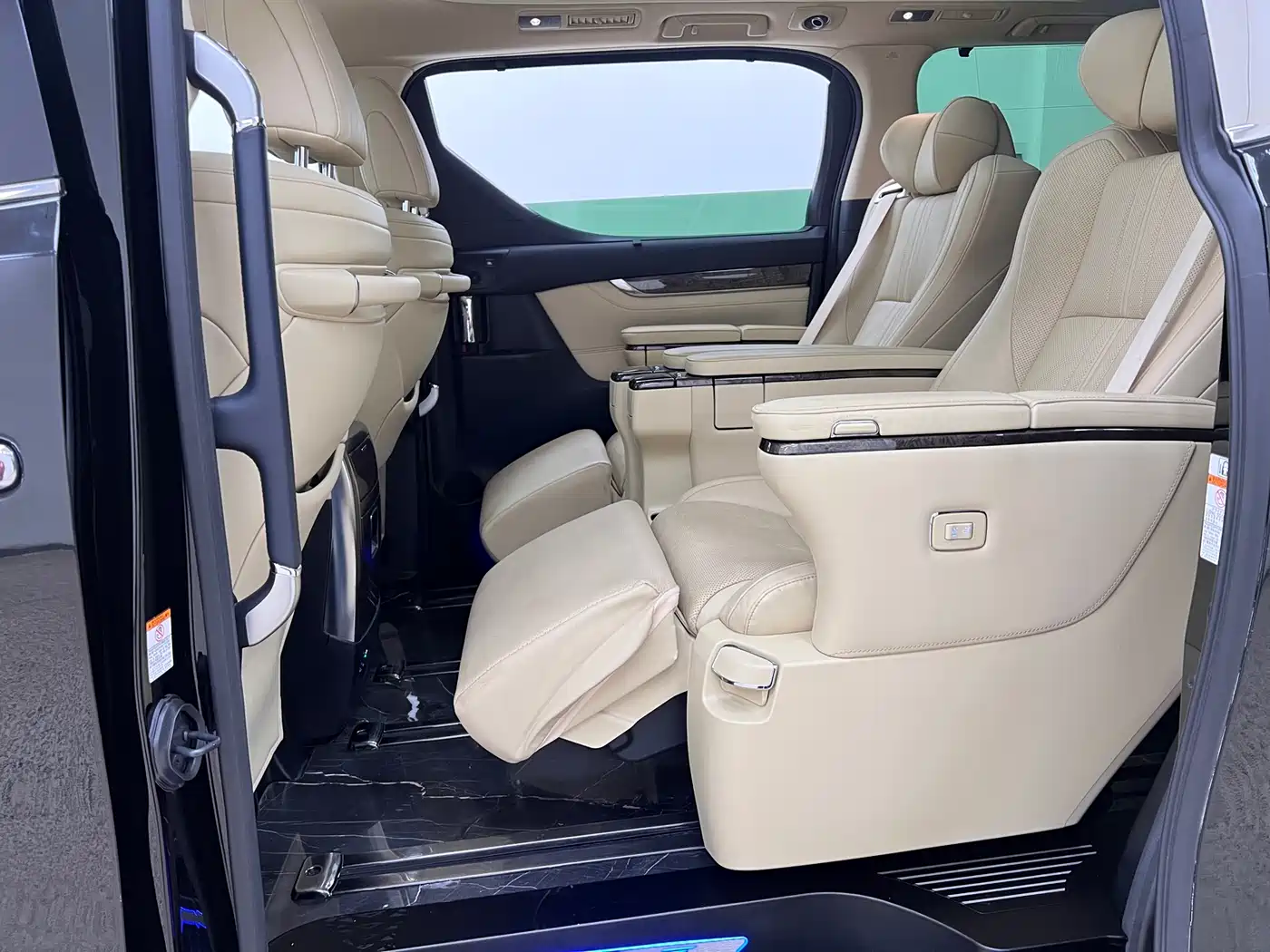 Toyota Vellfire 2021 Crown Hybrid 2.5L HV Premium Edition фото 21