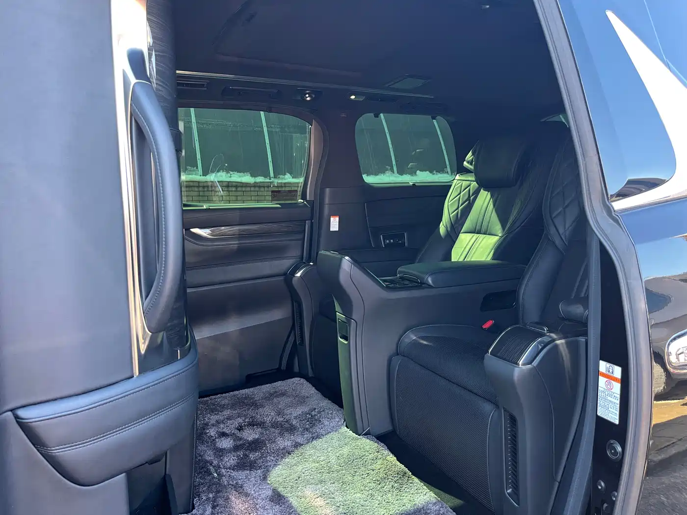 Lexus LM 2020 300h 4-Seat Imperial Edition фото 14