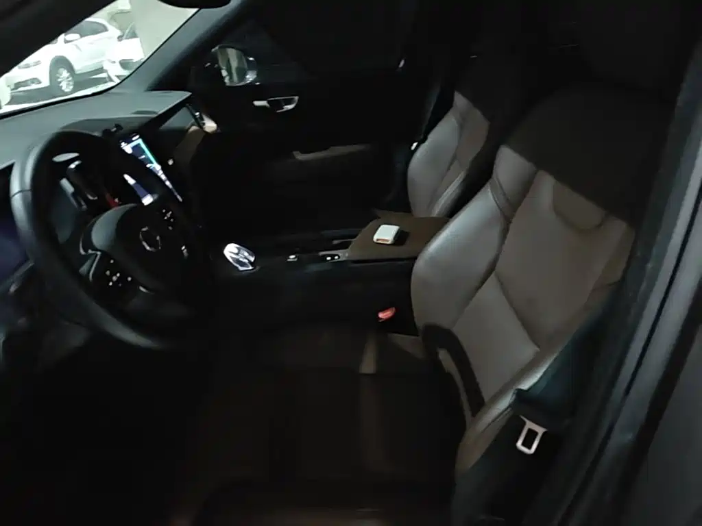 Volvo XC60 2025 2025 B5 AWD Smart Elite Luxury Edition