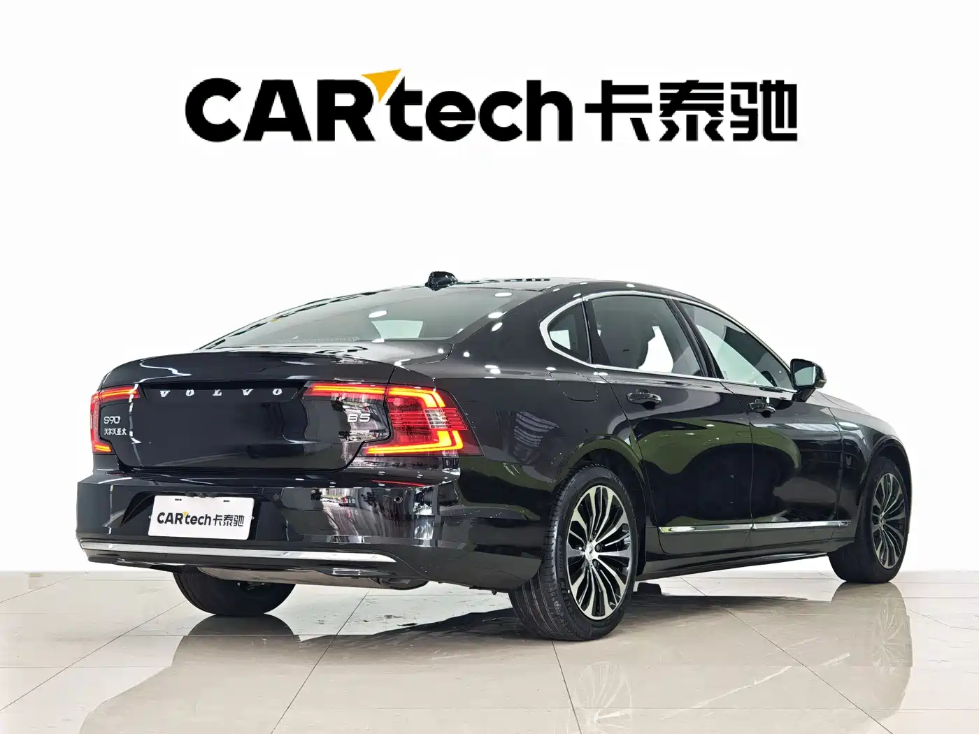 Volvo S90 2024 B5 Momentum Luxury Edition фото 4
