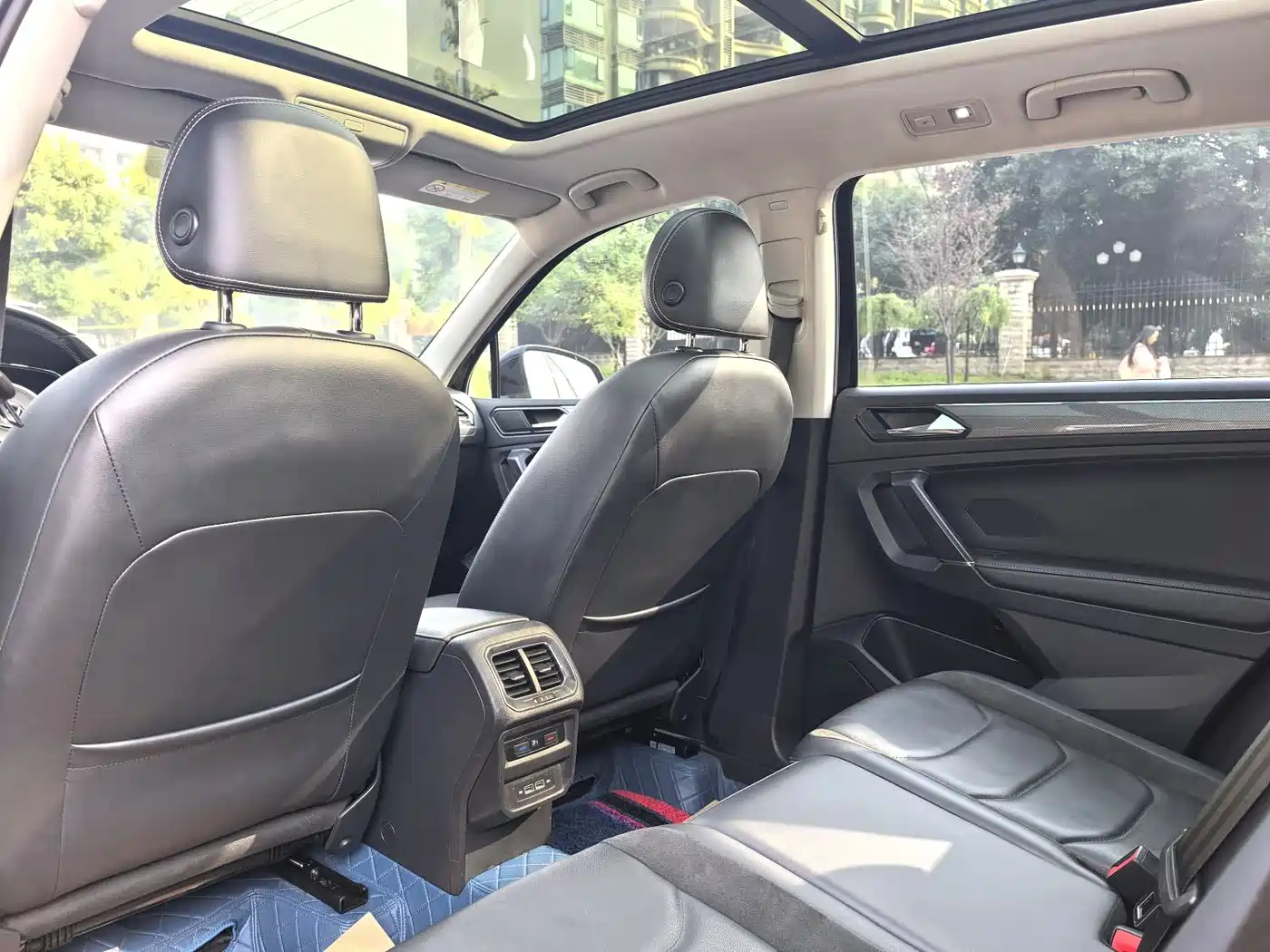Volkswagen Tiguan L 2021 330TSI Automatic 2WD R-Line Premium фото 7