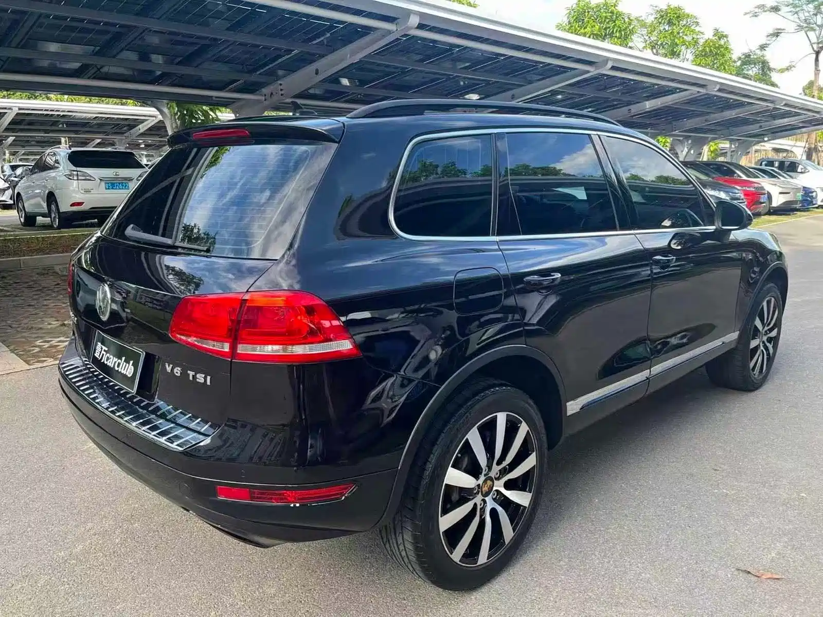 Фото 13 - Volkswagen Touareg
