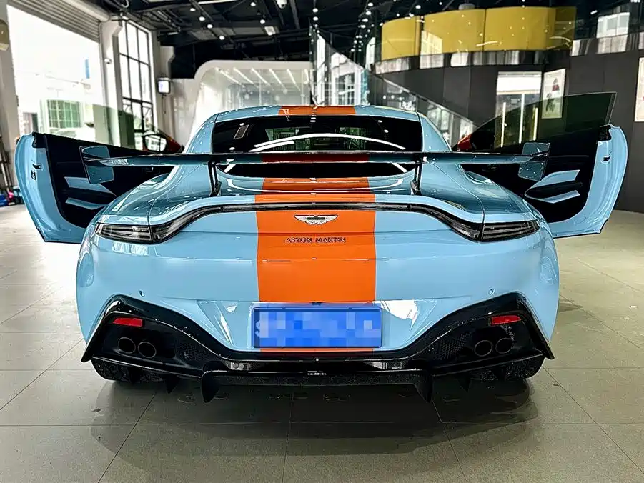 ASTON MARTIN V8 VANTAGE