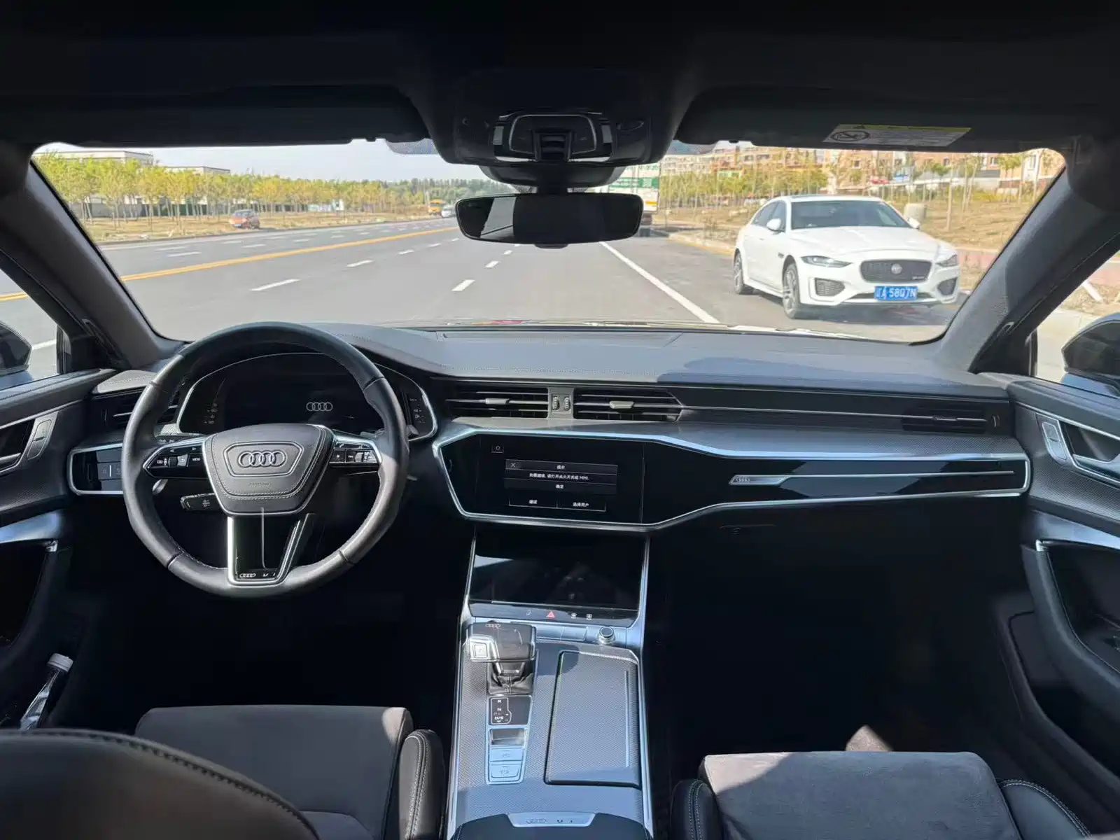 Фото 5 - Audi A6L