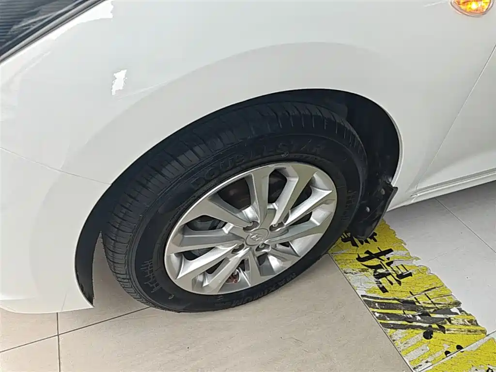 Hyundai Verna 2016 1.4L Automatic Cool Edition GLS фото 23