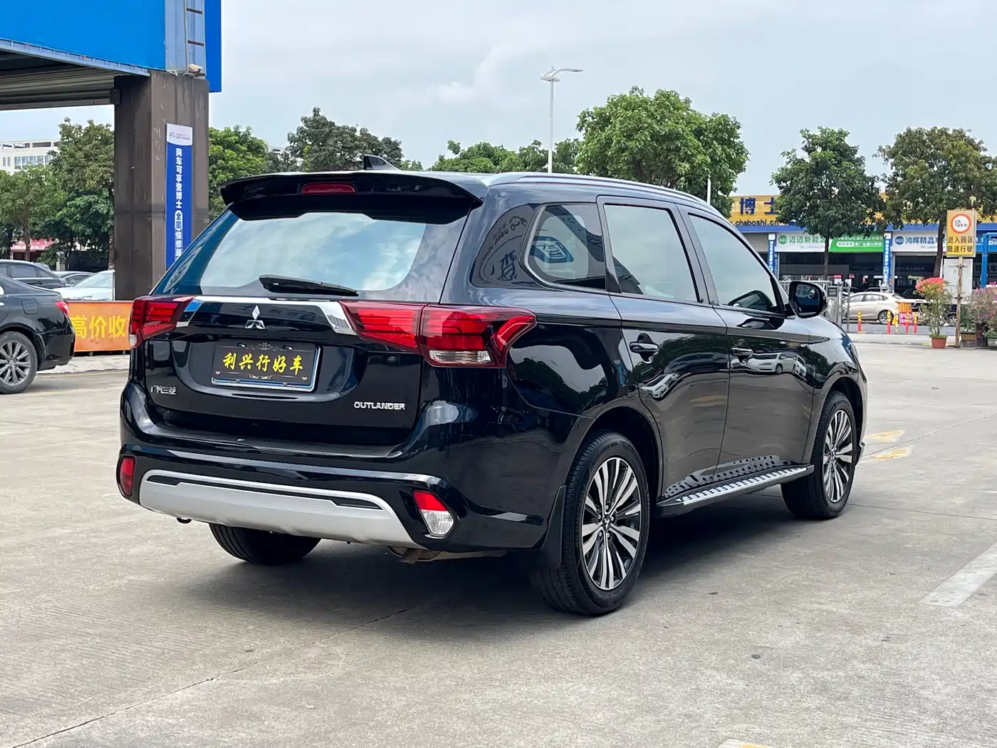 MITSUBISHI OUTLANDER
