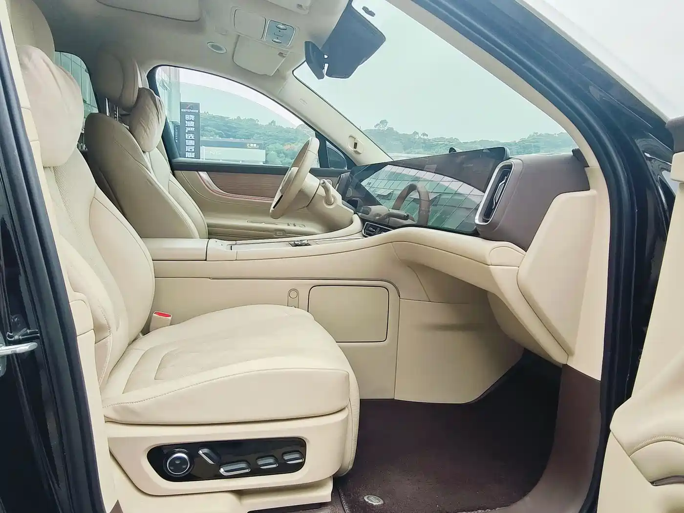 AITO Wenjie AITO M9 2024 Extended Range Ultra 42kWh 6-Seater фото 15