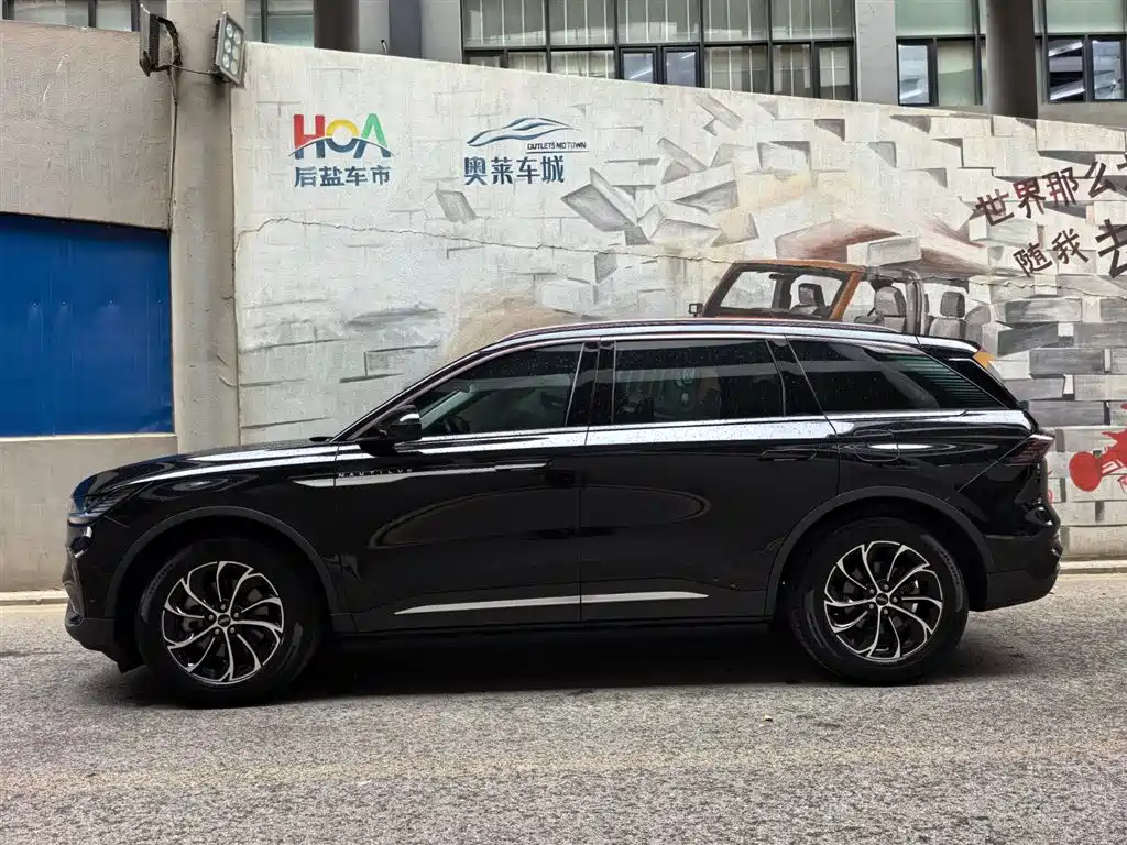 LINCOLN NAVIGATOR