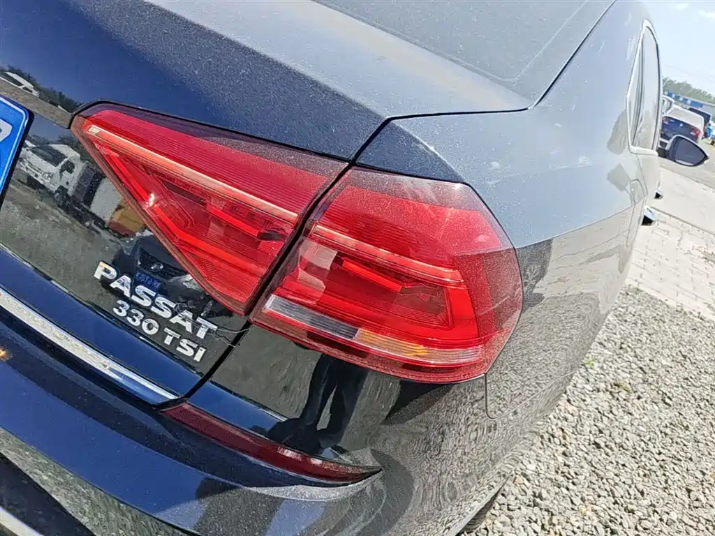 Volkswagen Passat 2017 330TSI DSG Luxury фото 8