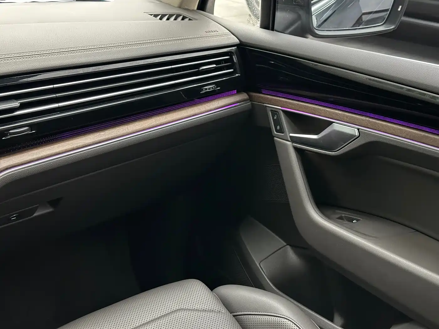 Volkswagen Touareg 2019 3.0TSI Sharp Edge Edition China VI фото 9