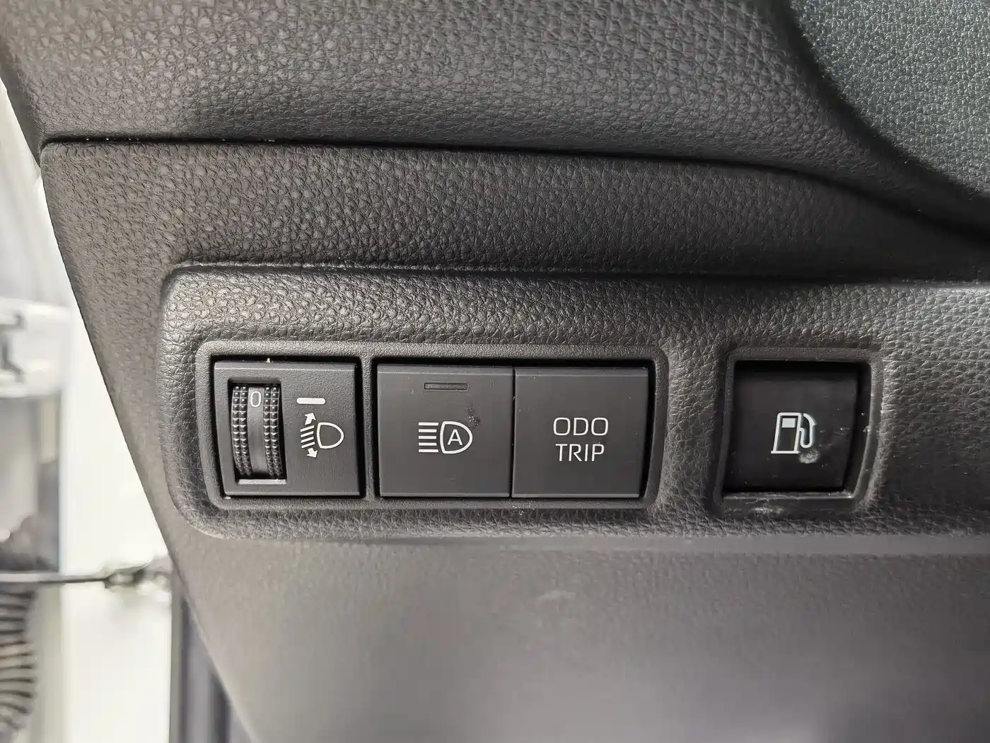 Toyota Levin 2023 Smart Hybrid 1.8L Luxury фото 13