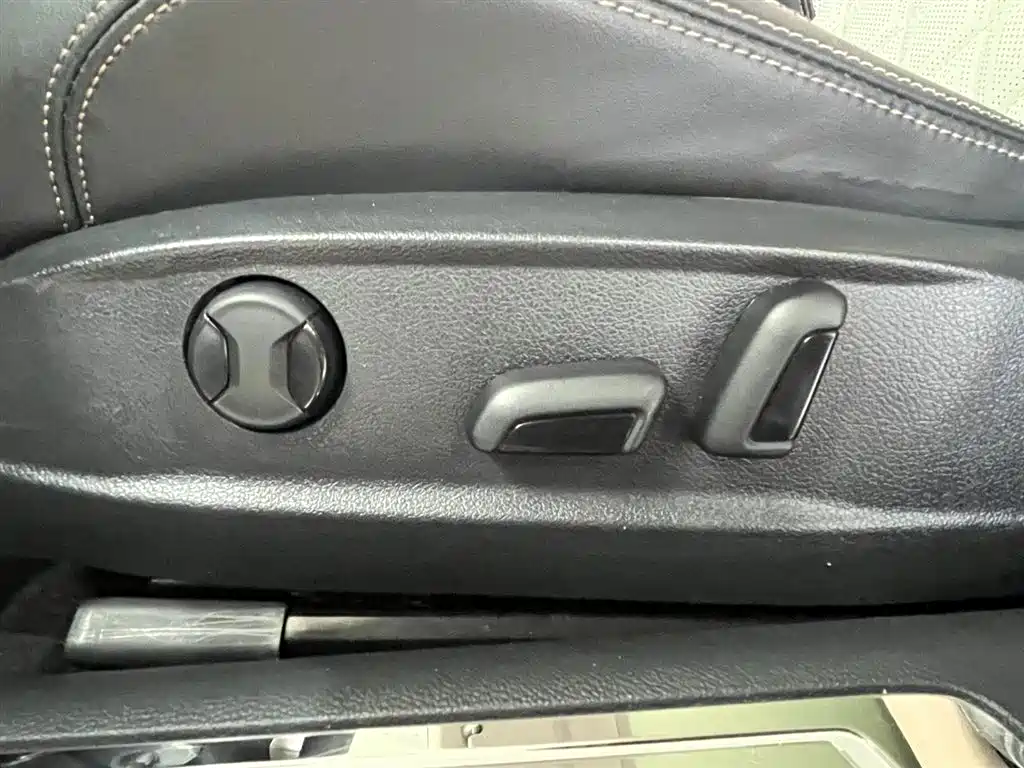 Volkswagen Magotan 2023 Model 2 Million Commemorative Edition 330TSI DSG Luxury фото 24