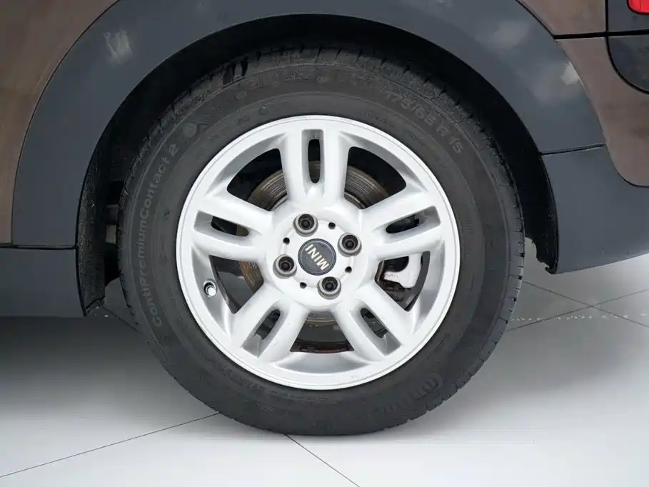 MINI CLUBMAN 2012 2011 1.6L ONE