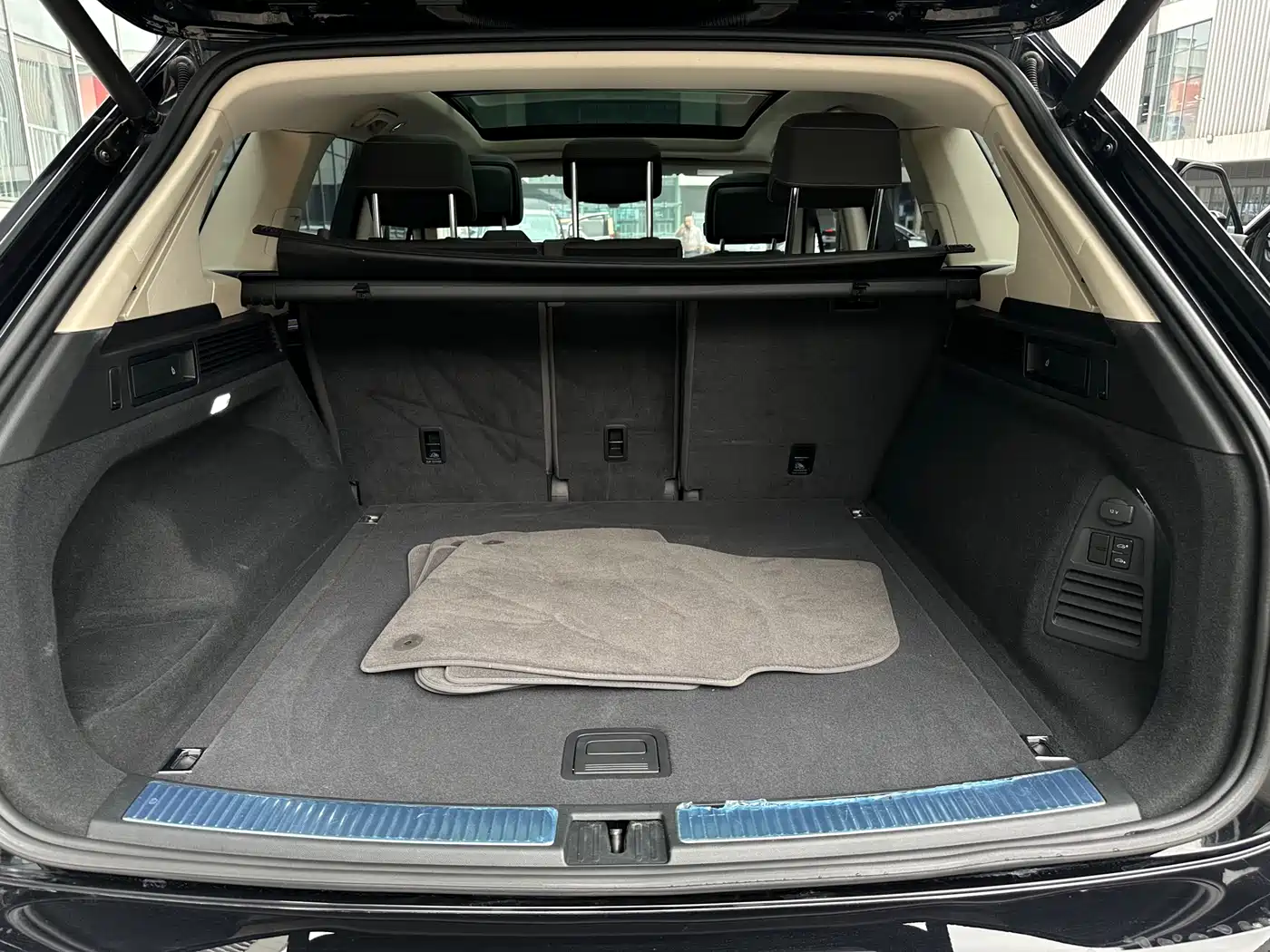 Volkswagen Touareg 2019 3.0TSI Sharp Edge Edition China VI фото 12