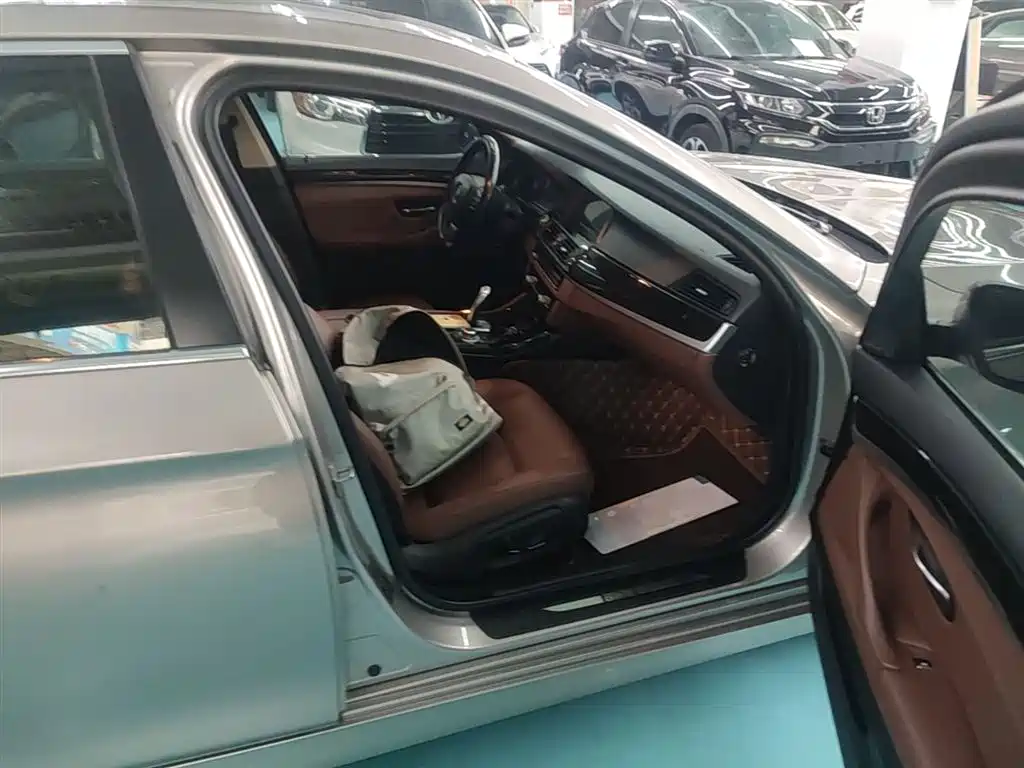 BMW 5 Series 2017 525Li Leading Edition фото 25