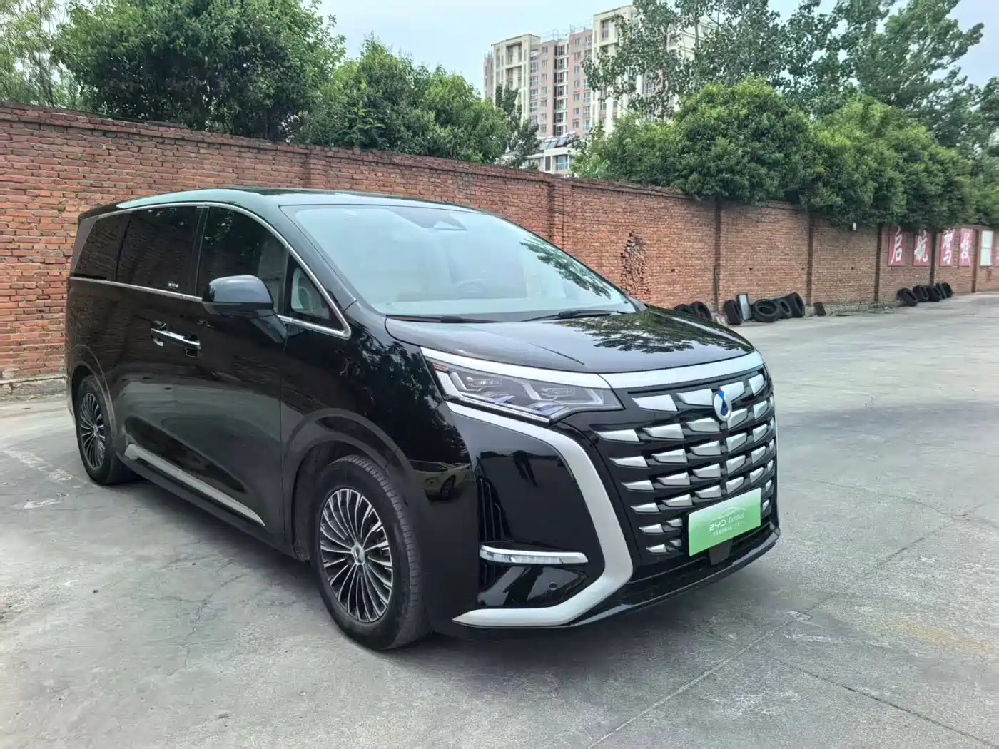 Denza D9 2022 DM-i 970 All-Wheel Drive Honor Edition фото 4