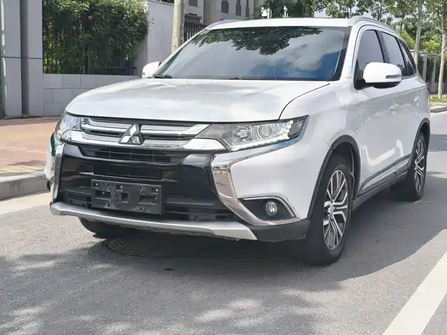 MITSUBISHI OUTLANDER