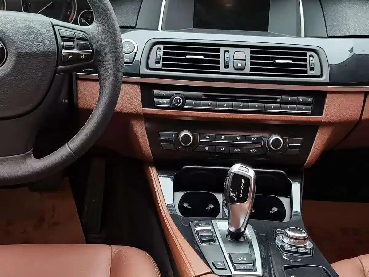 BMW 5 Series 2013 520Li Elegance фото 10