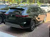 Photo 15 - Toyota Highlander