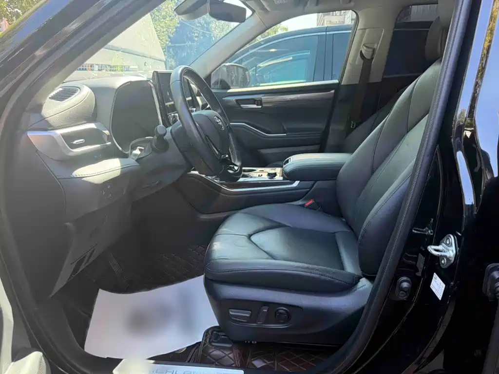 Photo 21 - Toyota Highlander