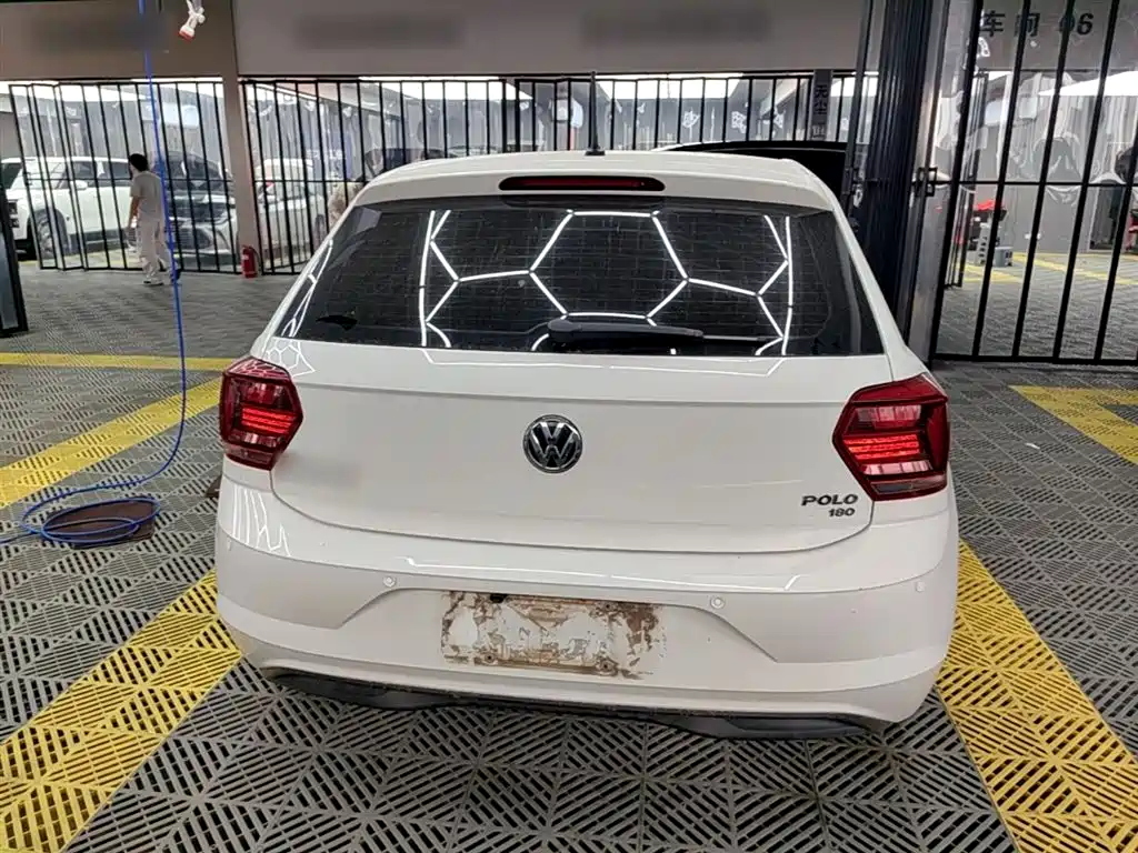 VOLKSWAGEN POLO
