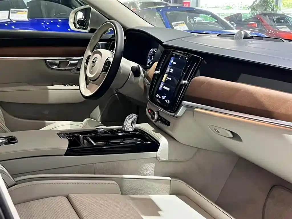 VOLVO S90 PLUG IN HYBRID