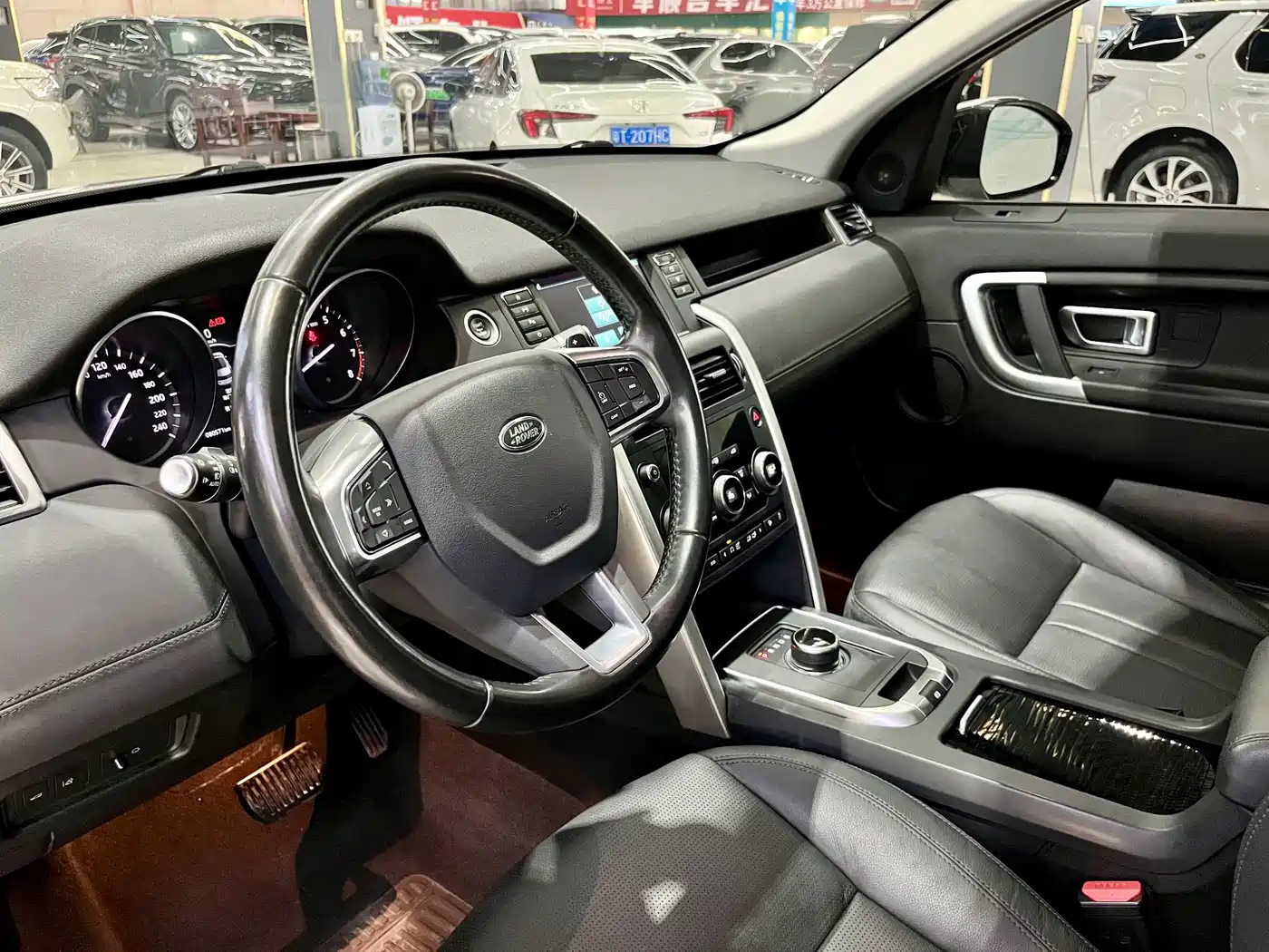 Land Rover Discovery Sport 2019 240PS SE Edition China V фото 12