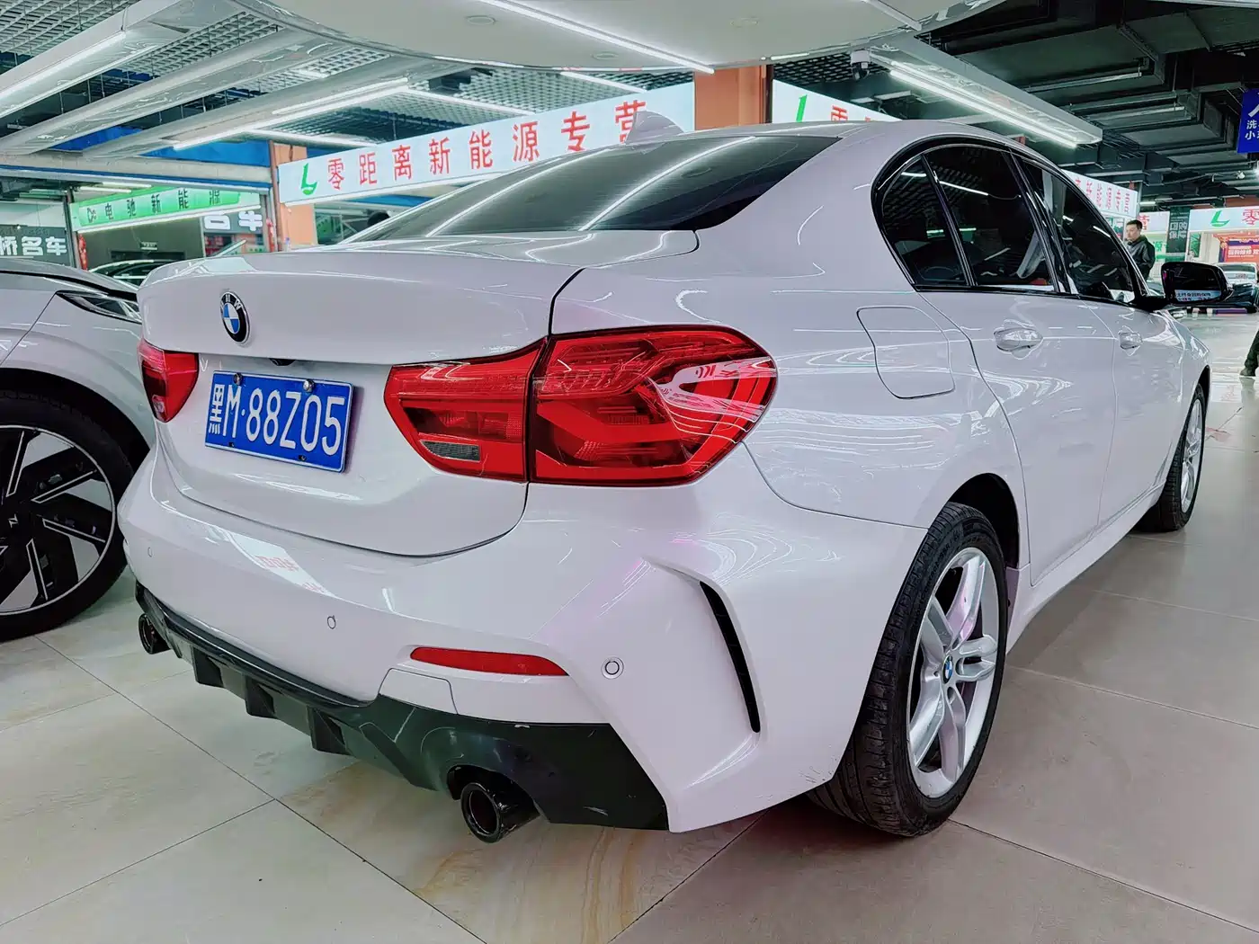 BMW 1 Series 2021 120i M Sport Shadow Edition фото 4