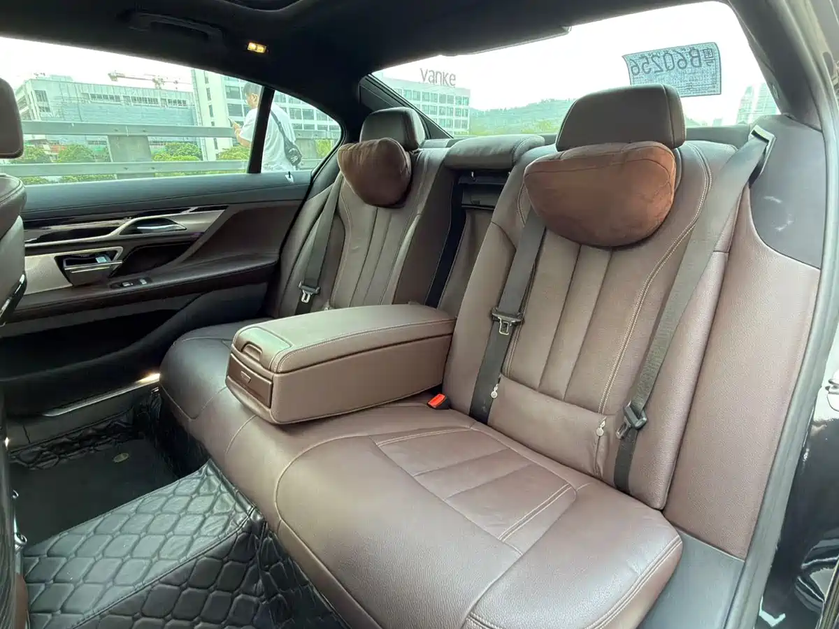BMW 7 Series 2018 730Li Leading Type M Sport Package фото 9