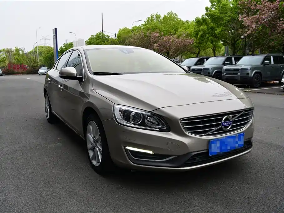 VOLVO S60