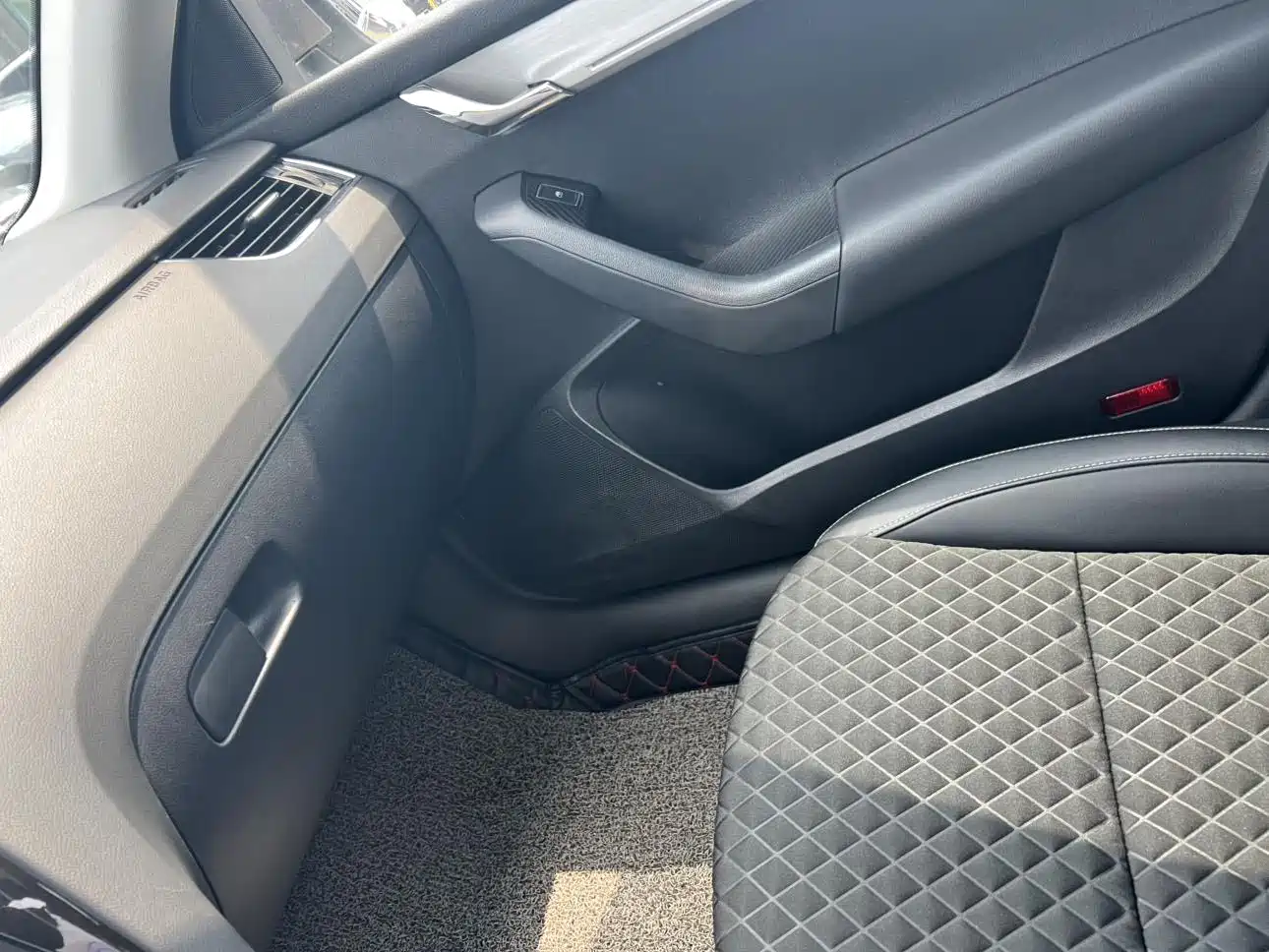 Škoda Octavia 2020 1.5L Automatic Smart Luxury Edition фото 10