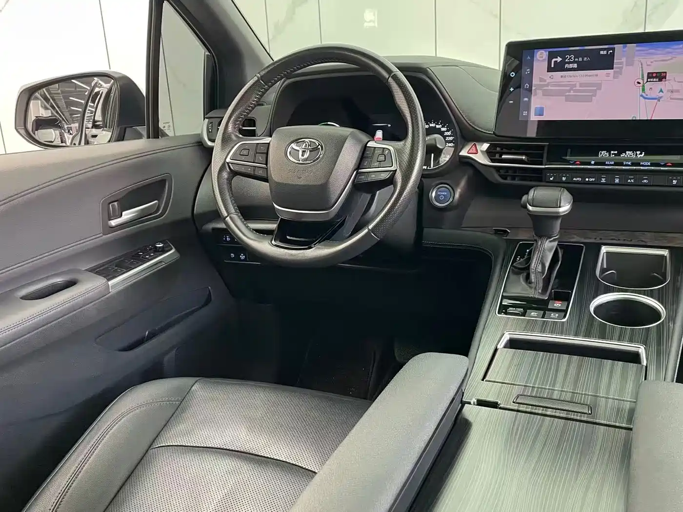 Toyota Sienna 2021 2.5L Hybrid Premium Edition фото 24