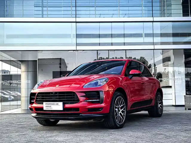 PORSCHE MACAN