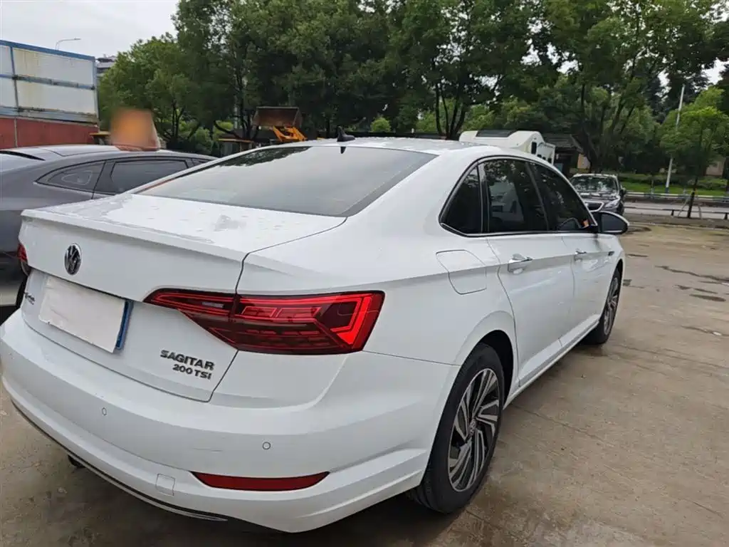 VOLKSWAGEN SAGITAR