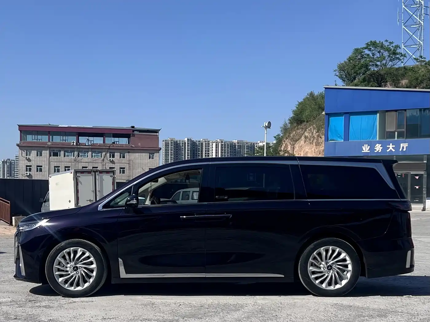 Voyah Auto Voyah Dreamer 2024 PHEV Extended Range Premium Edition фото 7