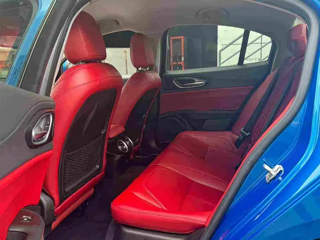 Alfa Romeo Giulia 2019 2017 2.0T 200HP Elite Edition