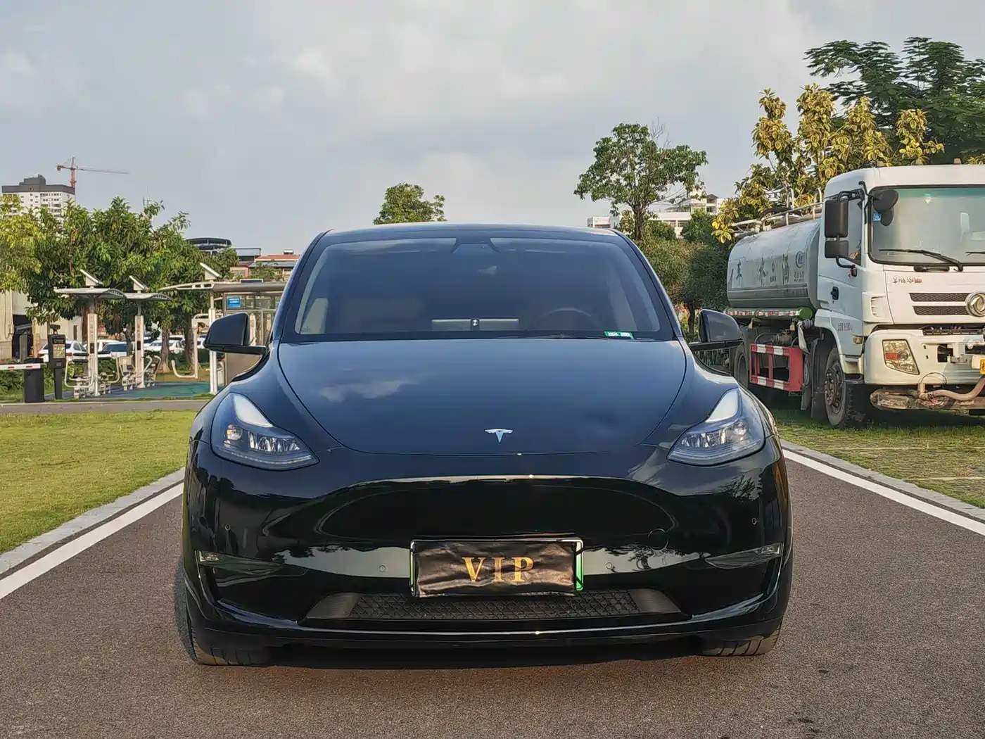TESLA MODEL Y