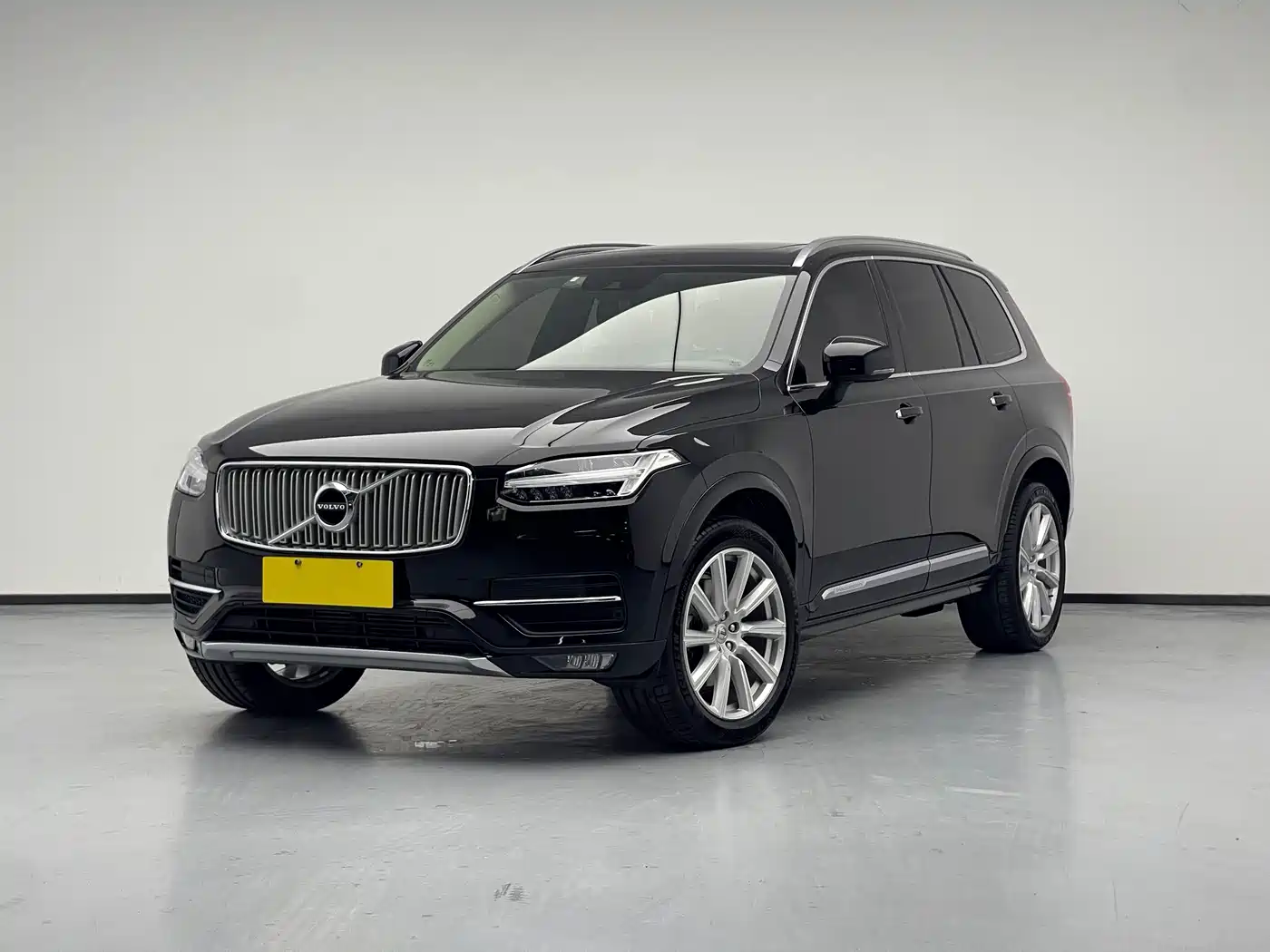 Фото 1 - Volvo XC90