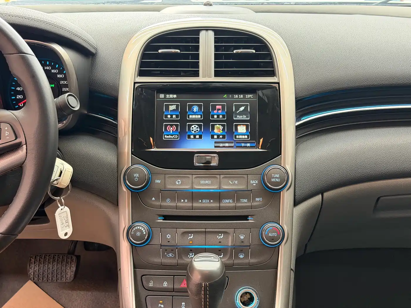 Chevrolet Malibu 2014 2.0L Automatic Luxury фото 17