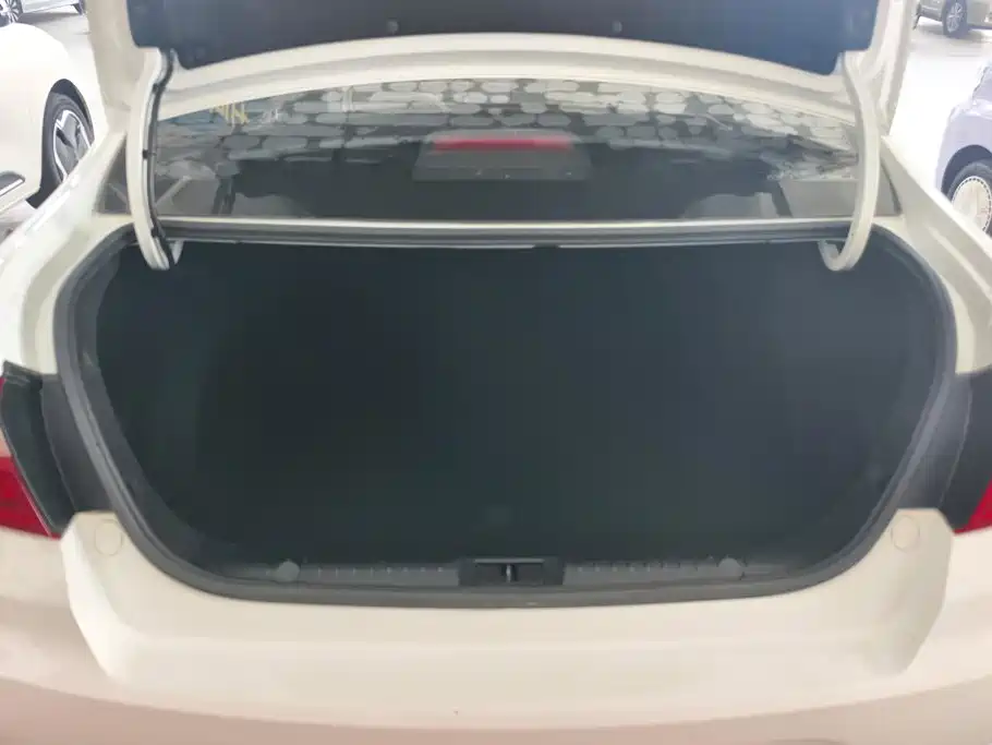 Photo 4 - Geely Vision