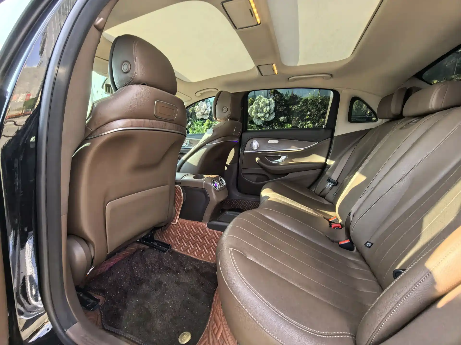 Фото 7 - Mercedes-Benz E-Class