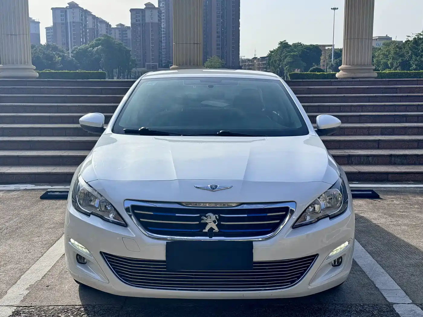 Peugeot 408 2014 1.8L Manual Leading Edition фото 2
