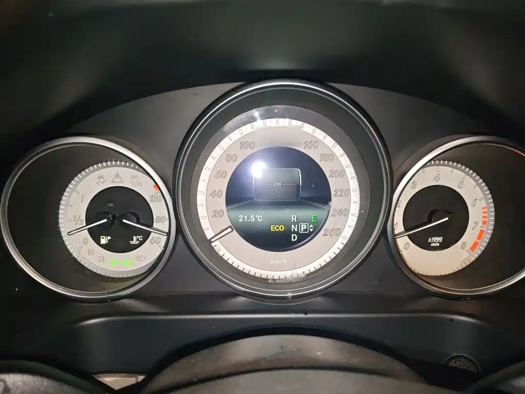 Фото 4 - Mercedes-Benz E-Class