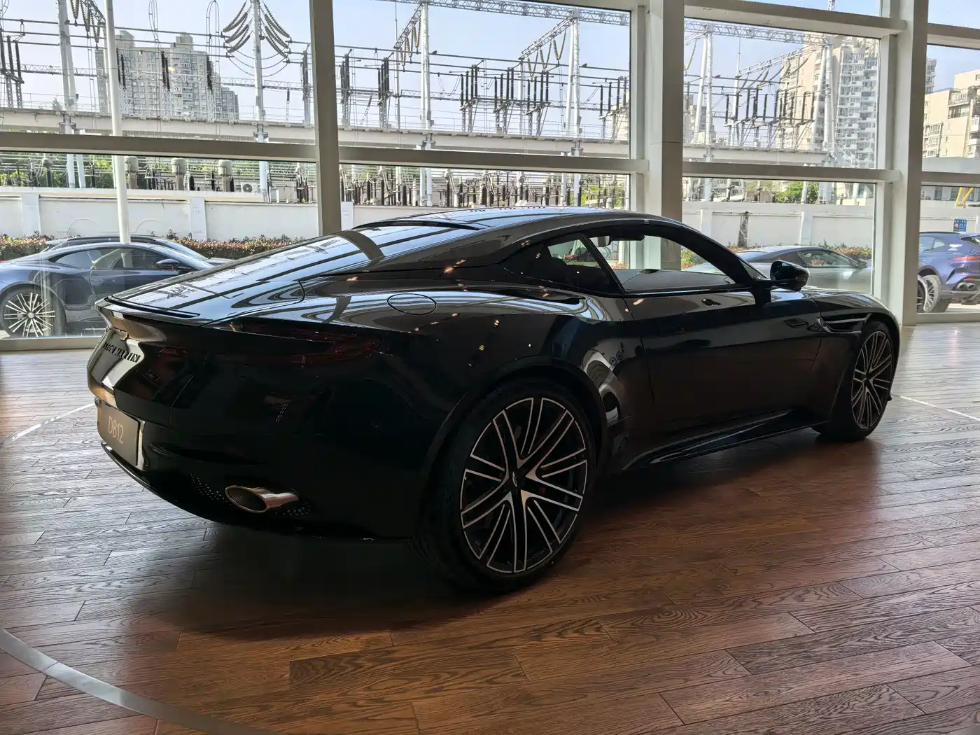 Aston Martin DB12 2025 4.0T V8 Coupe фото 5