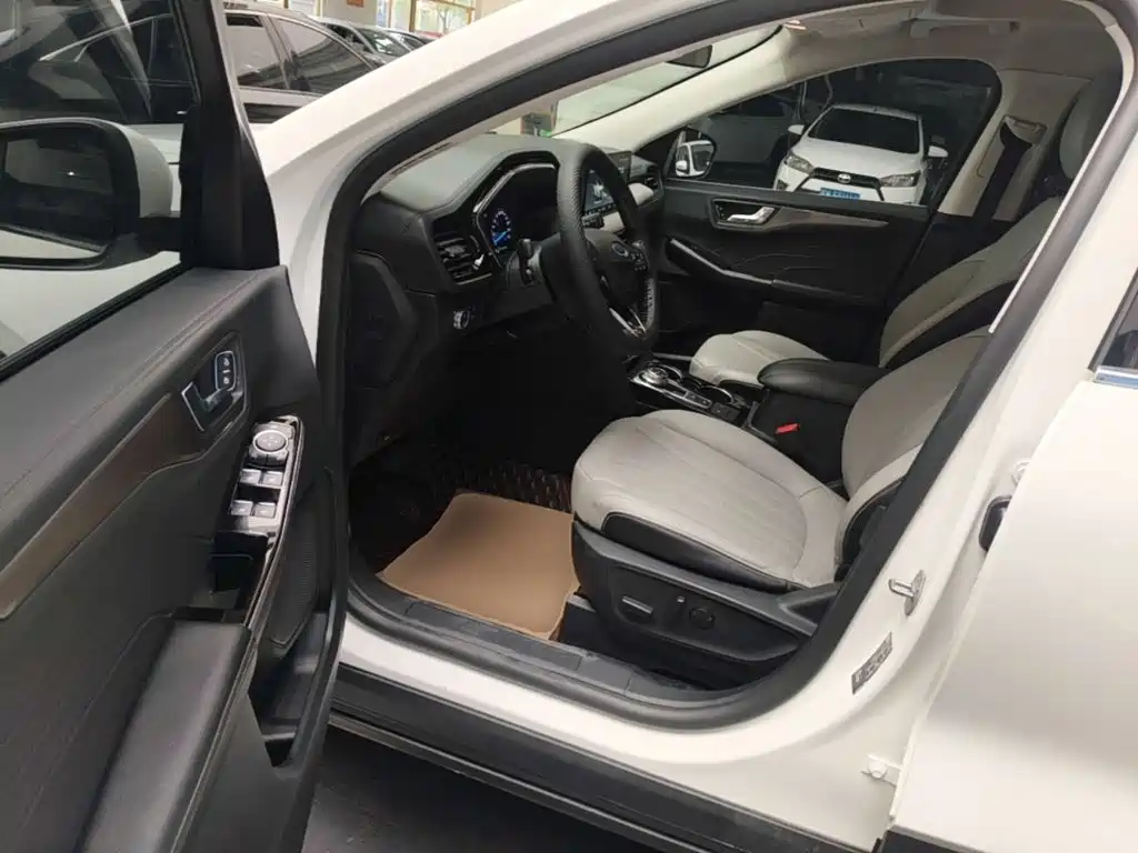 Ford Escape 2021 2020 EcoBoost 245 2WD Premium Edition