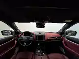 Photo 5 - Maserati Levante