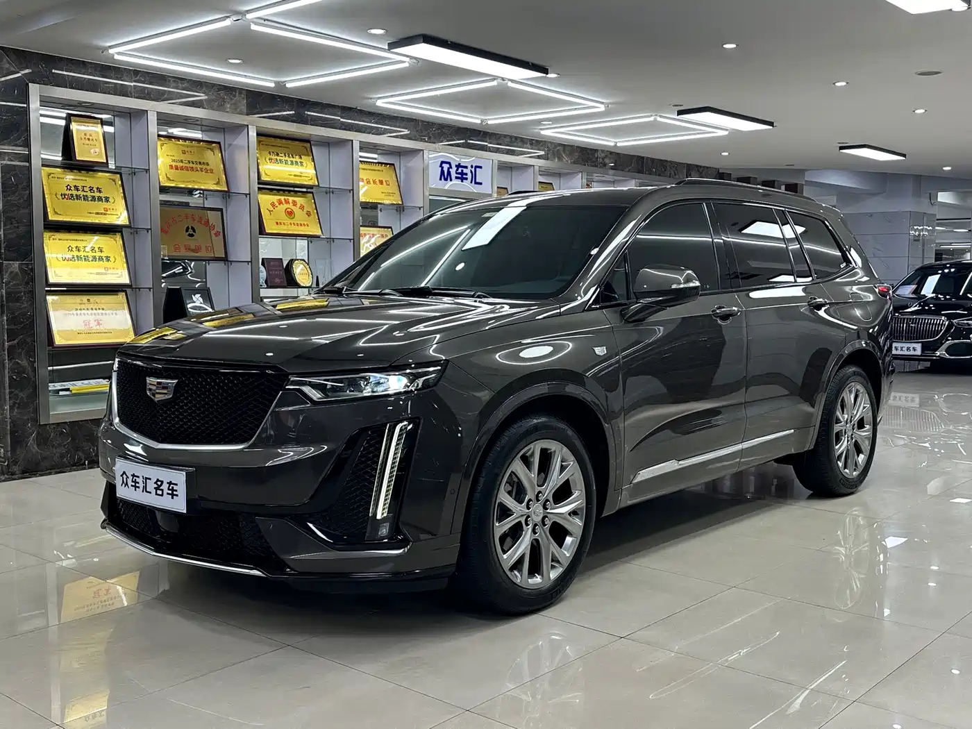 Фото 1 - Cadillac XT6