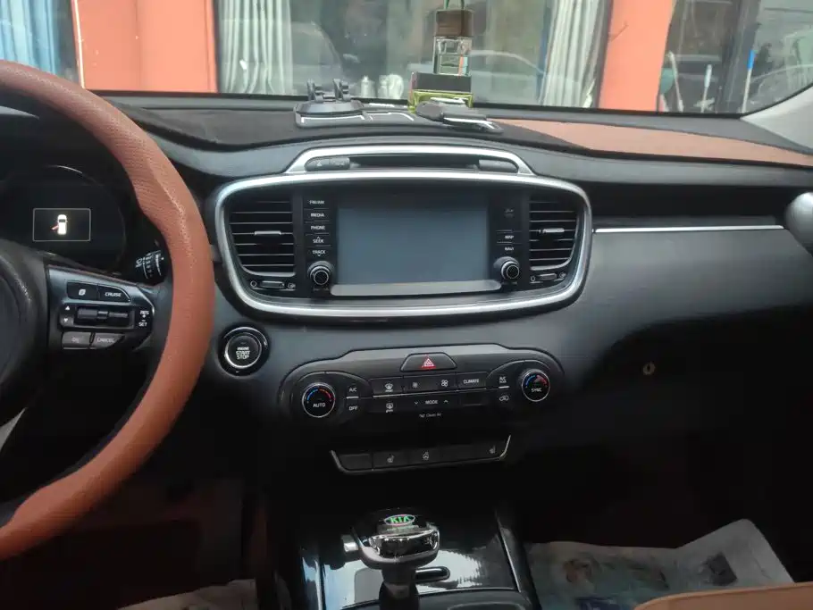 Photo 13 - Kia Sorento