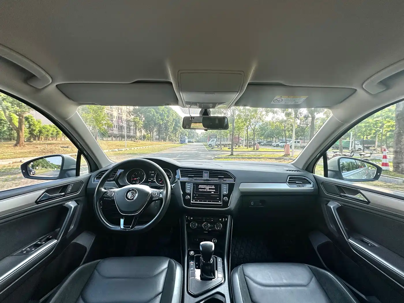 Фото 19 - Volkswagen Tiguan L