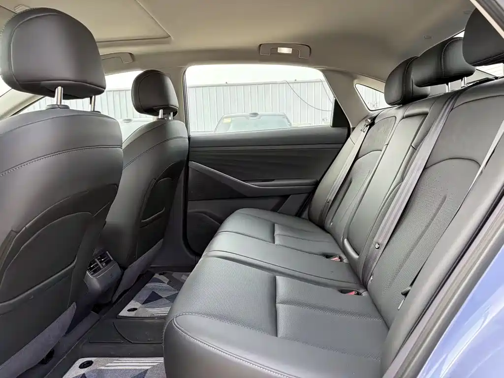 Nissan N6 2025 2025 Mid Configuration